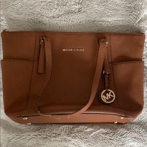 Michael Kors Jet Set Saffiano Zip Purse